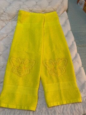 🐝Set of 2 Bright Yellow hand towels with Bee Embroidery🐝